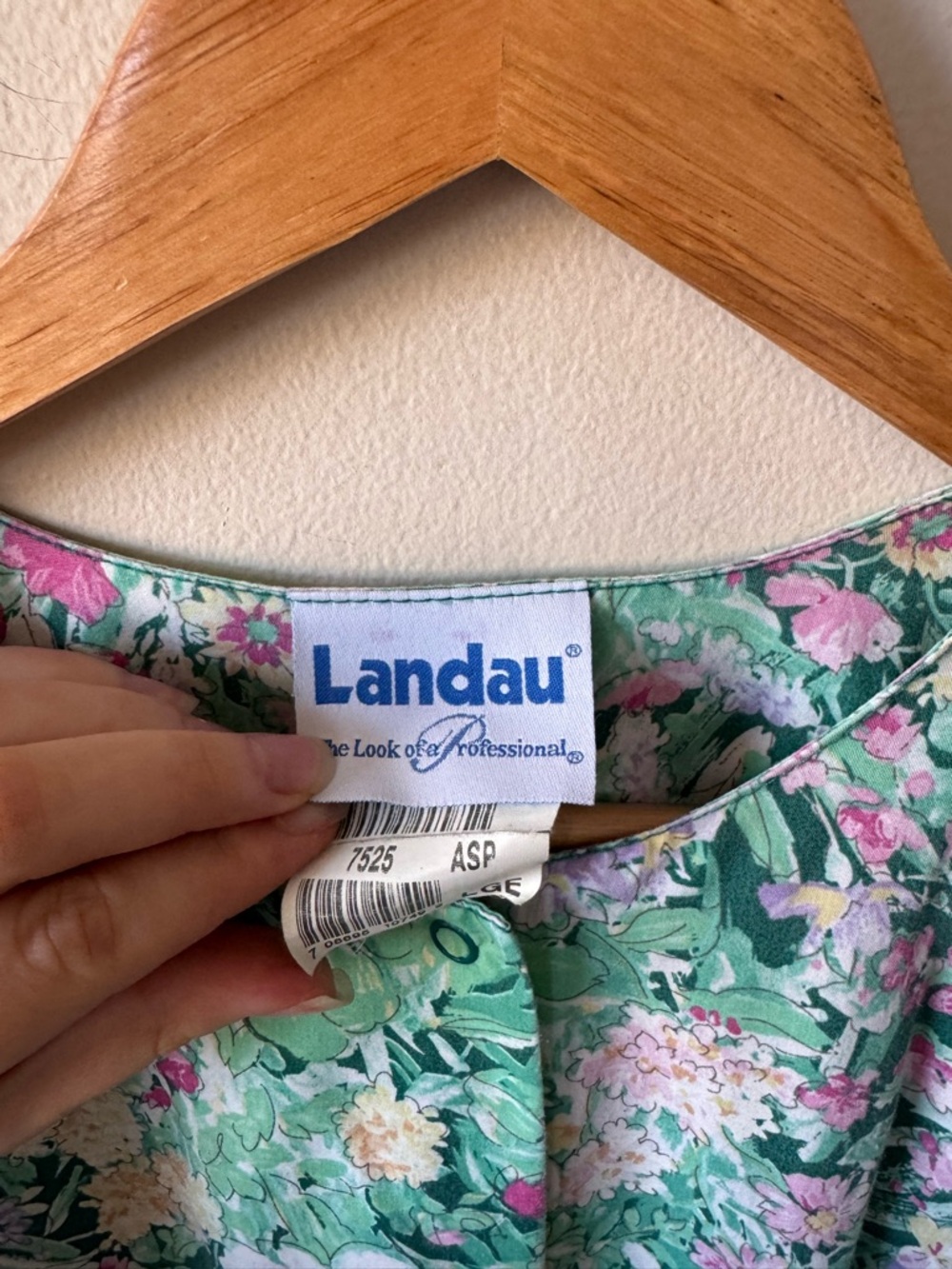 American Vintage Floral Mint Green & Pink Lightweight Cardigan - Picture 7 of 8